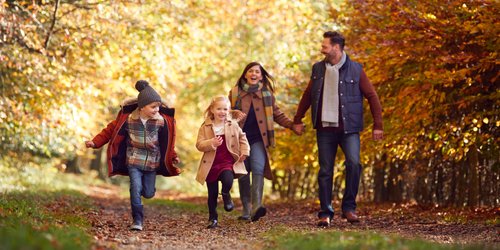 Herbst mit Kindern: 20 schöne Ideen für Outdoor-Aktivitäten