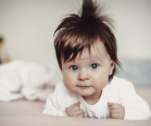 Haarfarbe beim Baby: Wann und wie ändert sie sich?