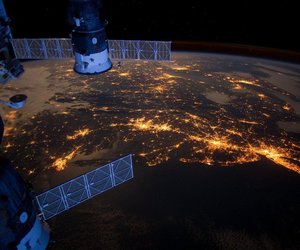 Künstlich oder natürlich? Was ist ein Satellit?