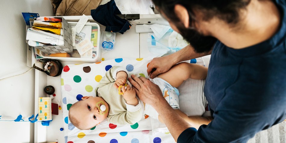 Breit wickeln: Warum diese Methode Babys mit Hüftdysplasie hilft