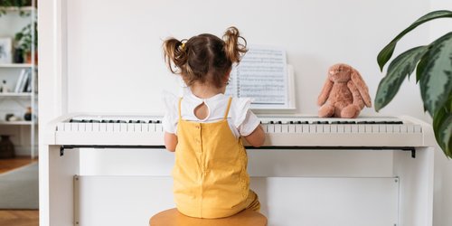 Kinderklaviere: 5 geniale Modelle für kleine Nachwuchs-Mozarts