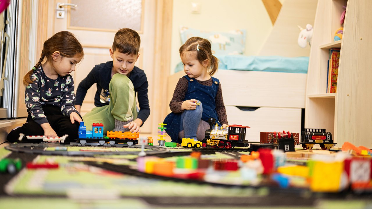 Spielteppiche sind für Kinder ein absolutes Highlight. Bei Tchibo gibt es jetzt einen besonders schönen.