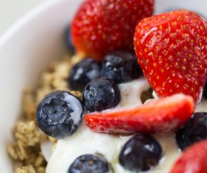 Lust auf Joghurt unterwegs? Der praktische Becher von Rossmann ist die Lösung