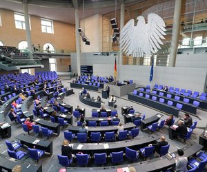 Was verdient ein Bundestagsabgeordneter? Für Kinder erklärt