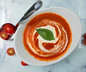 Tomatensuppe würzen: So schmeckt sie nach Sommer