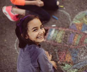 Kreide selber machen: Bei diesem coolen DIY bleiben Kinderhände sauber