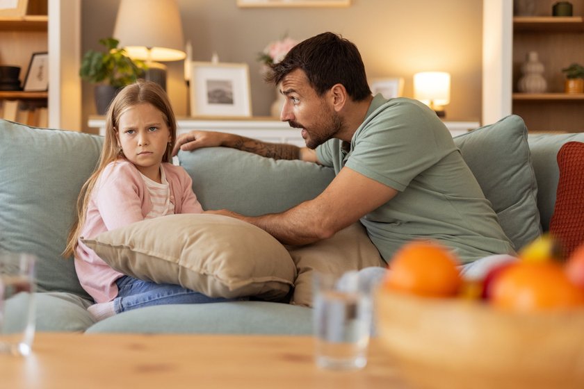 Vater will von seiner Tochter wissen: "Ich gebe dir doch alles - warum bist du nicht glücklich?"