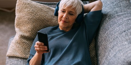 15 bereichernde Podcasts für ein erfülltes Leben ab 60
