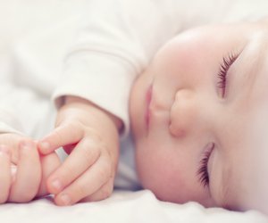 Schlafbedarf beim Baby: Wie viel Schlaf brauchen Babys im ersten Jahr?
