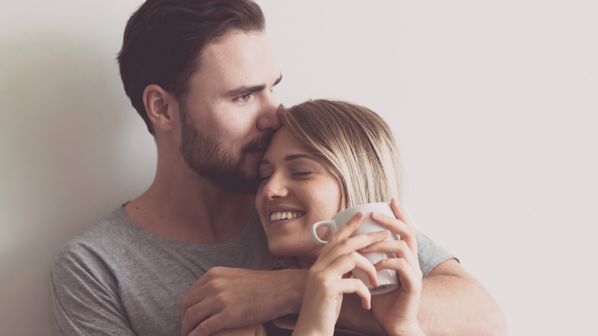 Mimik und Gestik: Das verrät die Körpersprache in deiner Beziehung