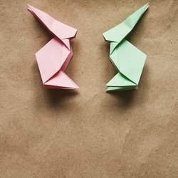 Hopp, hopp! Faltanleitung für einen Origami-Hasen