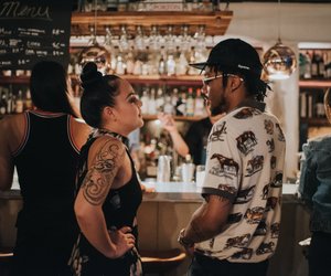 Bedeutung des Slang-Begriffs „Läuft bei dir“: Wie wird er benutzt?