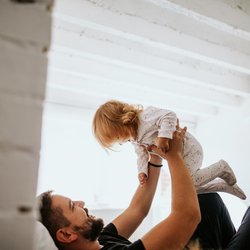 Eltern lieben es – doch Psychologen warnen vor diesem Kinderspiel