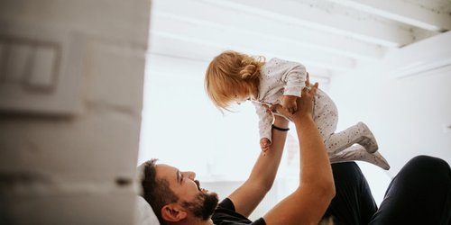 Eltern lieben es – doch Psychologen warnen vor diesem Kinderspiel