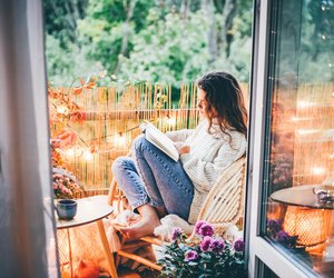 „Meet Me in Autumn“ geliebt? Diese romantischen Herbstromane sind wie gemacht für dich!