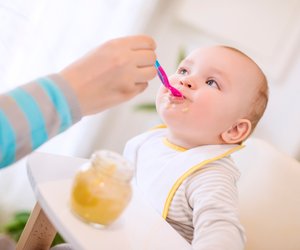 Distelöl fürs Baby: Wann darf ich es für mein Baby verwenden?
