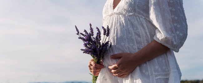 Wehen fördern: 21 hilfreiche Tipps und Hausmittel, um die Geburt anzuregen
