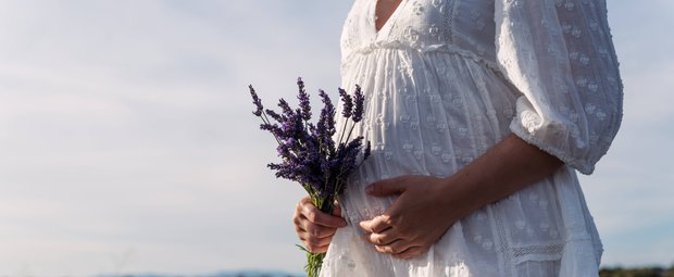 Wehen fördern: 21 Tipps und Hausmittel, um die Geburt anzuregen