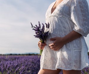 Wehen fördern: 23 Tipps und Hausmittel, die die Geburt anregen können