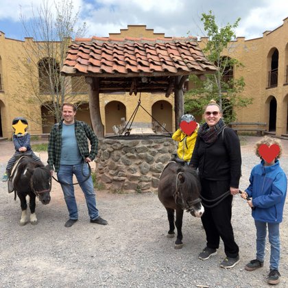Harz mit Kindern: Kinder und Erwachsene können sich in Pullman City auch selbst in den Sattel schwingen.