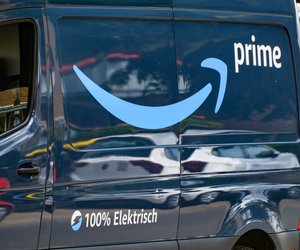 Ganz ohne Bohren: Schnapp dir das schicke Verdunklungsrollo von Amazon