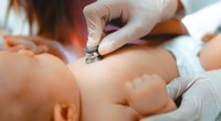 Durchfall beim Baby: Wie ihr ihn erkennt und ab wann ihr zum Arzt müsst