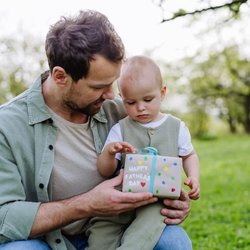 15 sinnvolle Geschenk­e für 1-jährige Kinder, die lange Freude bereiten