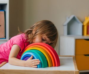 Busy Board, Kletterbogen & Co: Hier bekommt ihr Montessori-Spielzeug bis zu 35 % günstiger