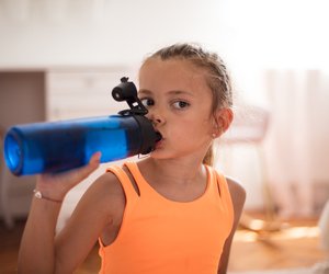 Trinkflasche reinigen: Diese ekligen Fehler macht fast jeder!