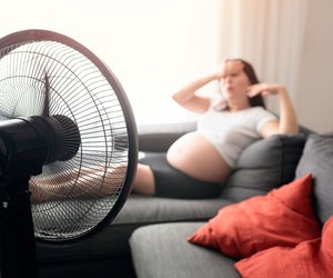 Hitzewallungen in Schwangerschaft und Wochenbett: Ist das noch normal?
