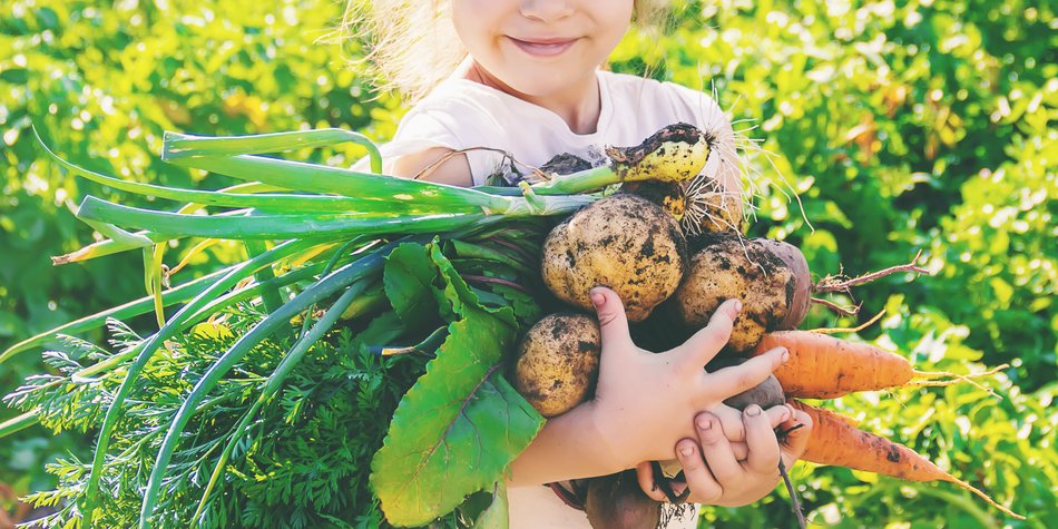 Darf man Kinder vegan ernähren? Das sagen Studien und Expert*innen
