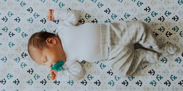 Nicht zu warm, nicht zu kalt: Bei dieser Temperatur schlafen Babys am besten