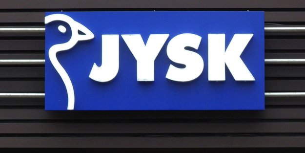 Design und Ordnung: Das Jysk-Sideboard mit Rollladen-Schiebetüren setzt Akzente