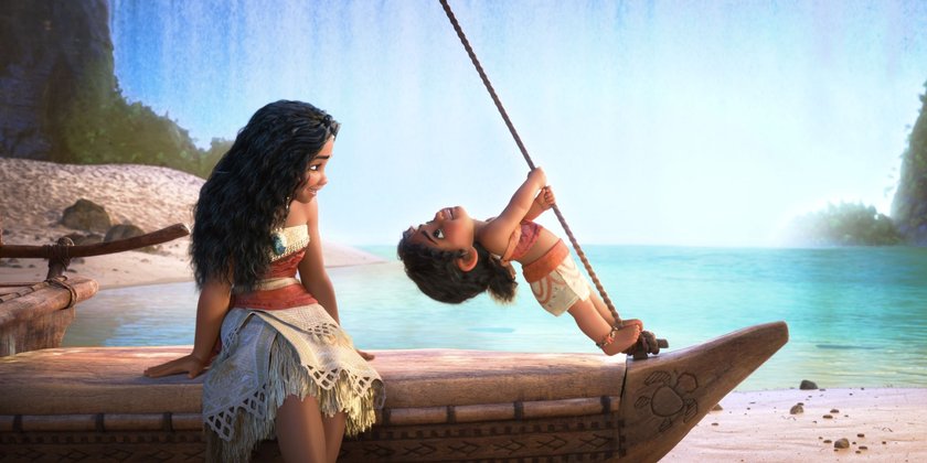 Vaiana 2: Vaiana hat einen neuen Herzensmenschen in ihrem Leben - ihre kleine Schwester Simea. Es ist schwer für Vaina, ihre süße kleine Sis zu verlassen - auch wenn die Zukunft ihres Volkes davon abhängt.