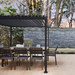 Aldi verkauft schicken Gartenpavillon mit Sonnen- und Regenschutz 35 % günstiger