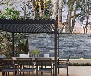 Aldi verkauft cleveren Gartenpavillon mit Sonnen- und Regenschutz zum Knallerpreis
