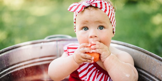 9 Tipps & Tricks mit denen dein Baby die Sommerhitze besser übersteht