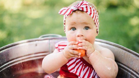 Baby bei Hitze schützen: 9 wertvolle Tipps