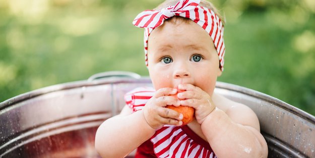 Baby bei Hitze schützen: 9 einfache Tipps für entspannte Sommertage
