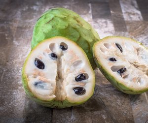 Eine leckere Tropenfrucht: Mit diesem Tipp isst du Cherimoya richtig
