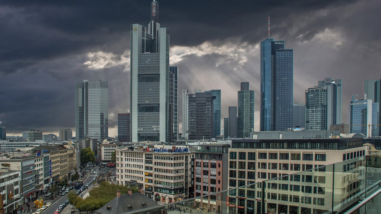 Frankfurt am Main ist für seine Skyline bekannt. 