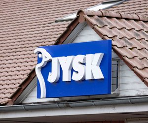 Nur 10 Euro: Diese JYSK-Leuchte zaubert magische Sommernächte