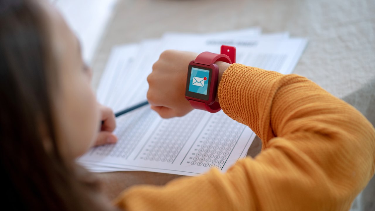 Kinder Smartwatch Test - Kind mit Smartwatch
