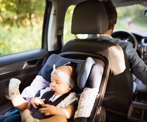 Erschreckend: Jedes zweite Kind ist im Auto falsch angeschnallt