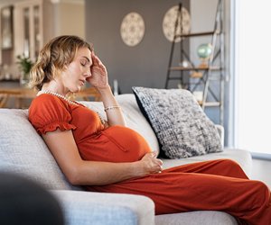 11 typische Schwangerschaftsbeschwerden: So behandelst du sie