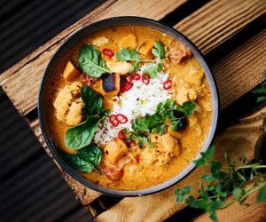 Curryflecken entfernen – so beseitigst du die Gewürzspuren