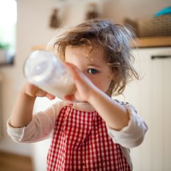 Was ist Kindermilch und braucht mein Kind das?