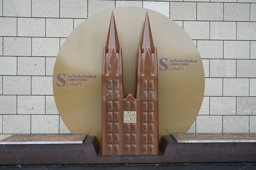 Kölner Schokoladenmuseum *** The Cologne Cathedral made of chocolate stands at the entrance to the Cologne Chocolate Museum