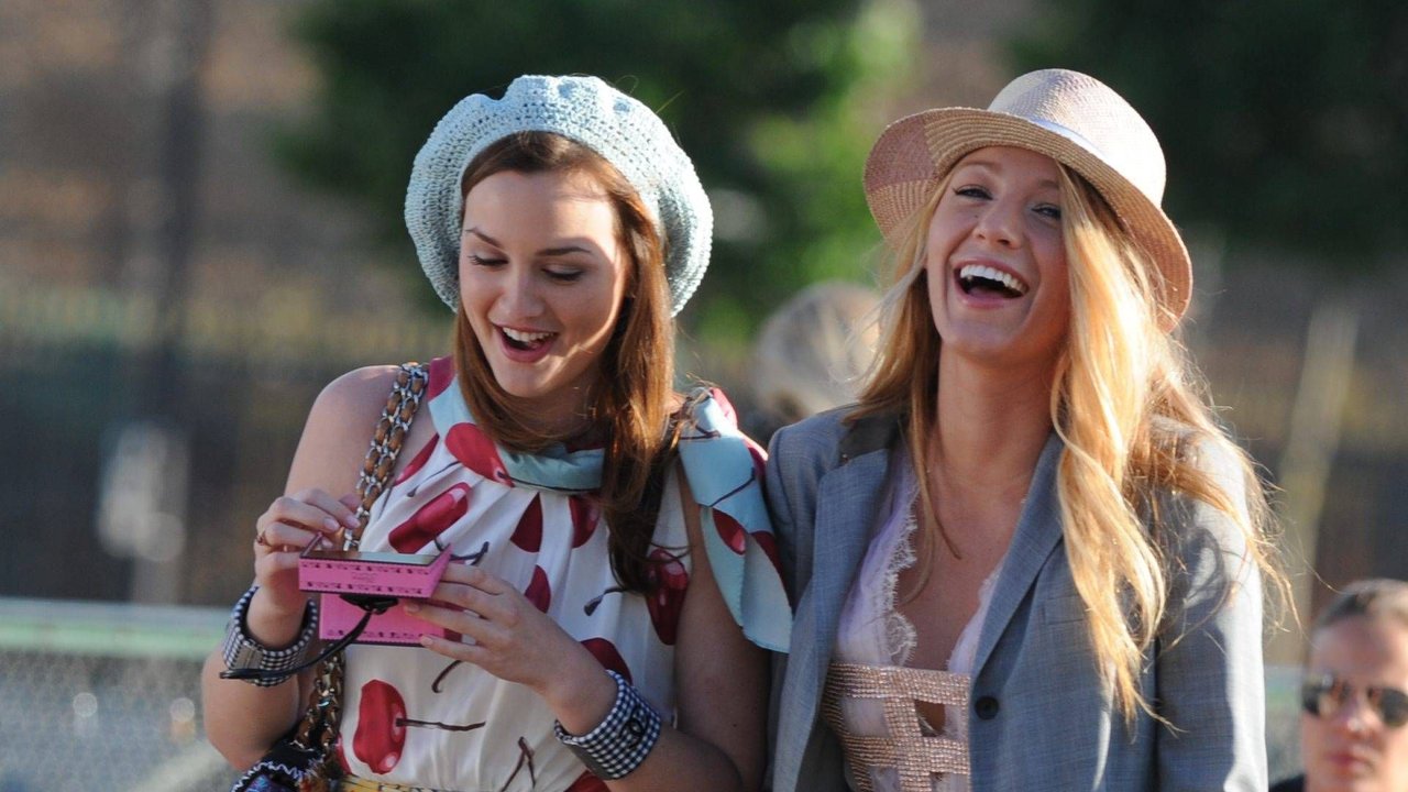 Gossip Girl Schauspielerinnen lachend am Set