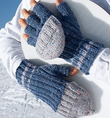blaue Handschuhe stricken